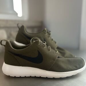 Nike Roshe One Iguana - Olive/White Men’s 13
